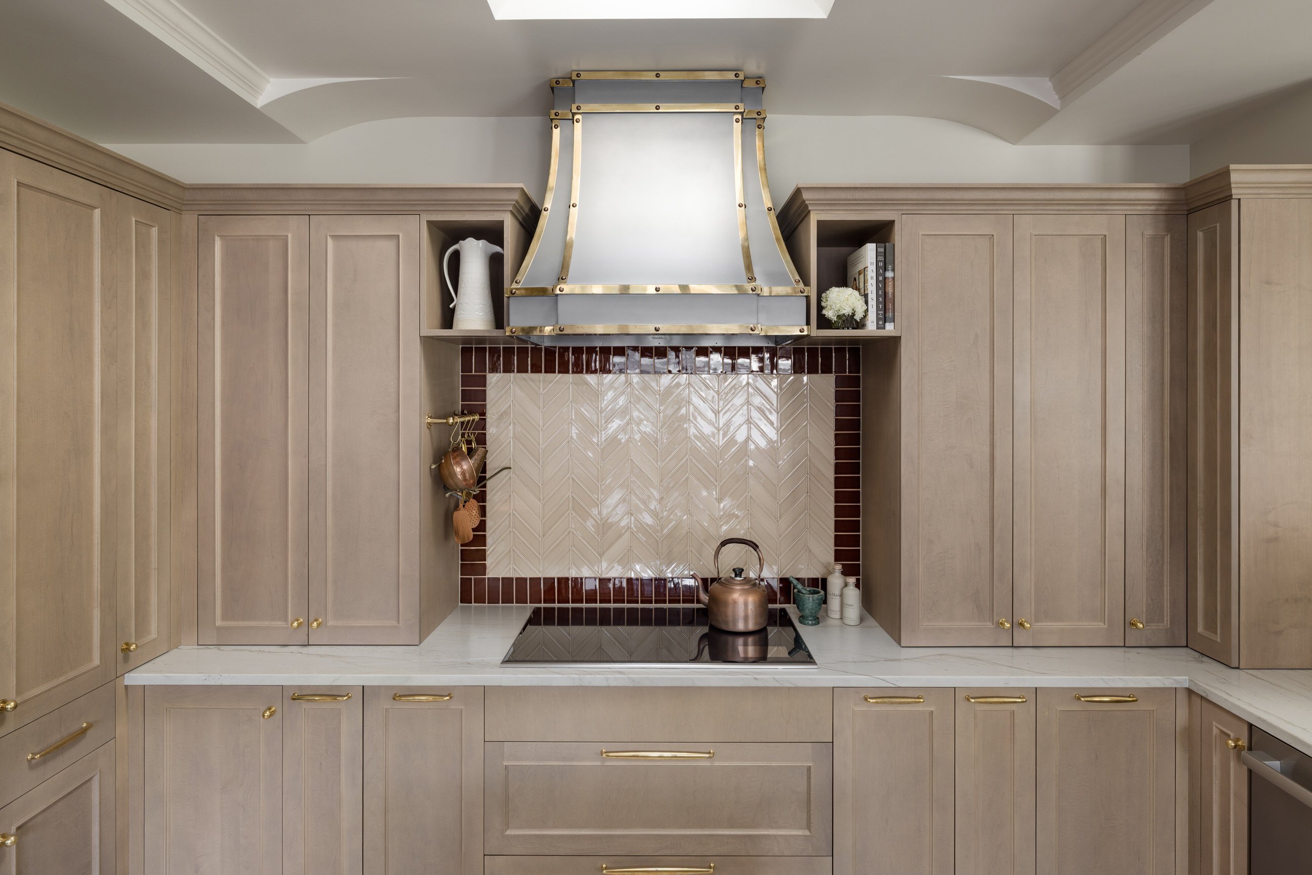 Traditional/Transitional Kitchen With Tailored Cabinetry And Layered Decorative Finishes Kitchen Remodel in Seattle, WA by Innovative Home Renovations (Design Build) project photo 12