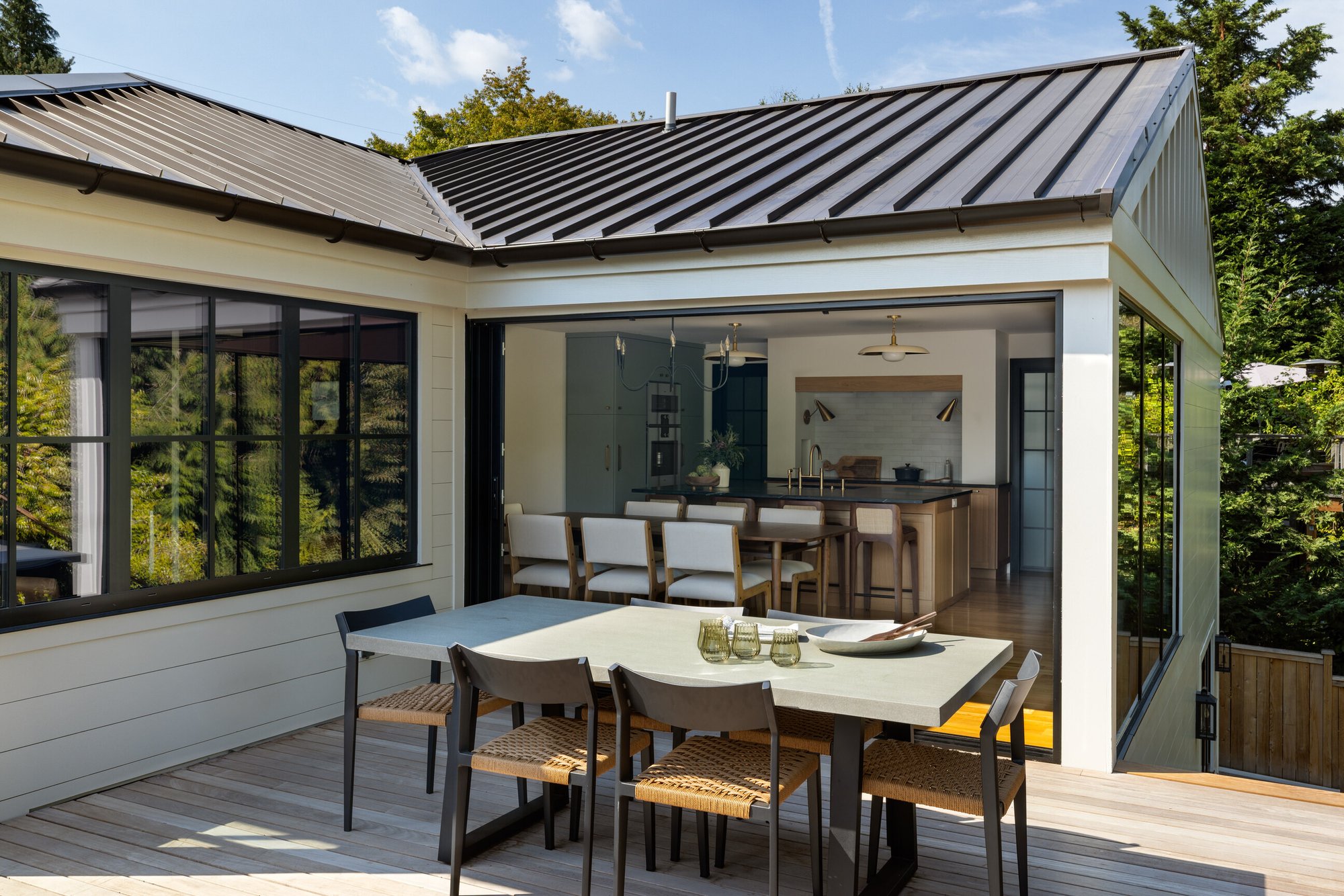 IHR.Hawthorne.Hills.Seattle.Exterior.Deck.Remodel.Web