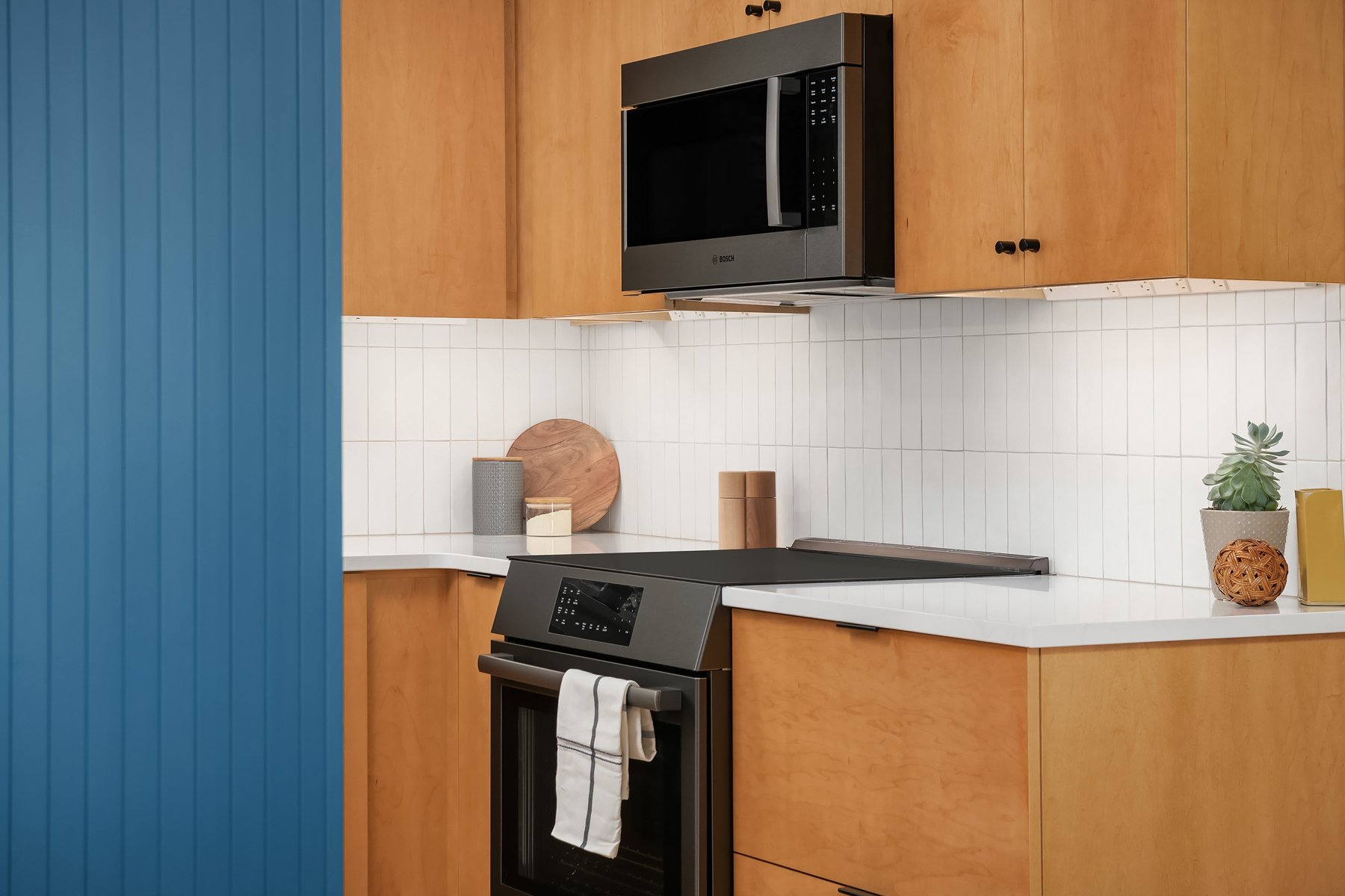 IHR.Seattle.Kitchen.Remodel.wood.cabinets.black.WEB.3.2022-1 IHR.Seattle.Kitchen.Remodel.wood.cabinets.black.WEB.3.2022-1
