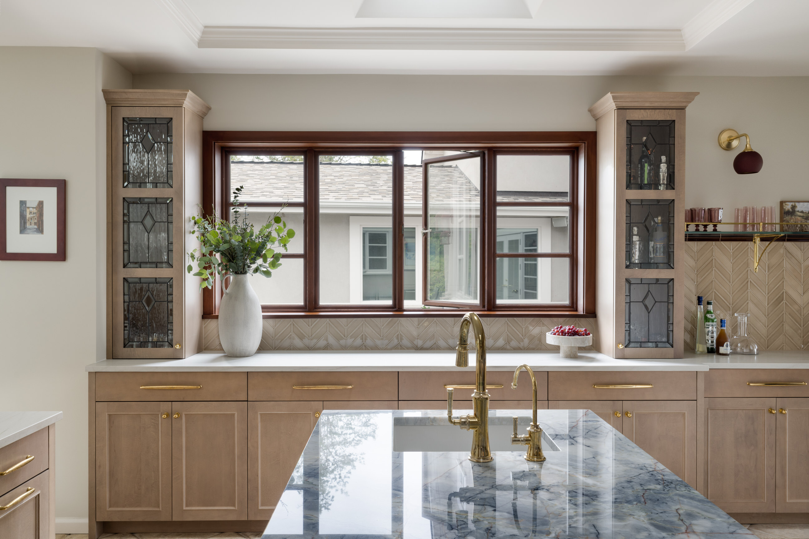 Traditional/Transitional Kitchen With Tailored Cabinetry And Layered Decorative Finishes Kitchen Remodel in Seattle, WA by Innovative Home Renovations (Design Build) project photo 4