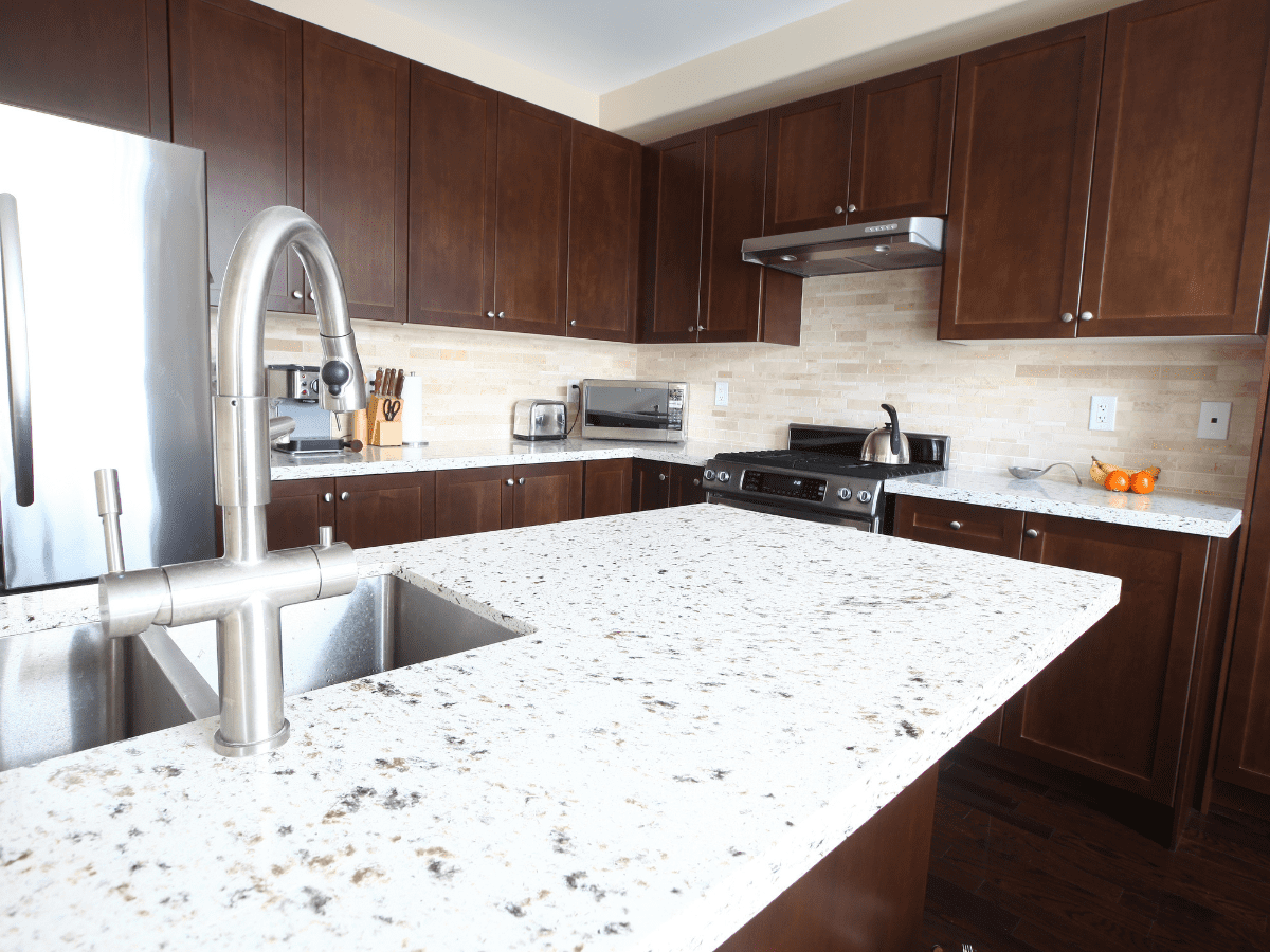 3 Reasons to Choose Quartz Over Granite for Kitchen Countertops