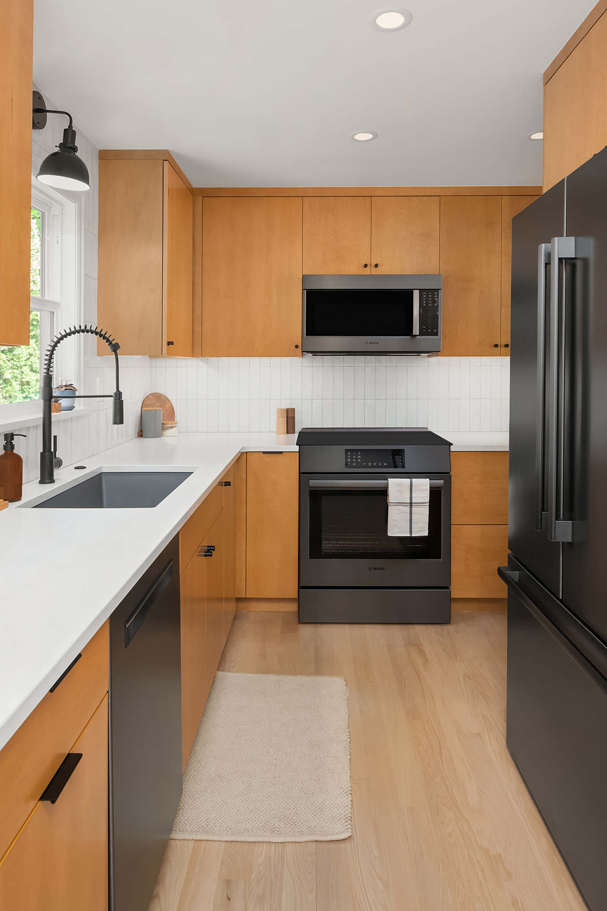 IHR.Seattle.Kitchen.Remodel.black.applainces.wood.WEB.5.2022