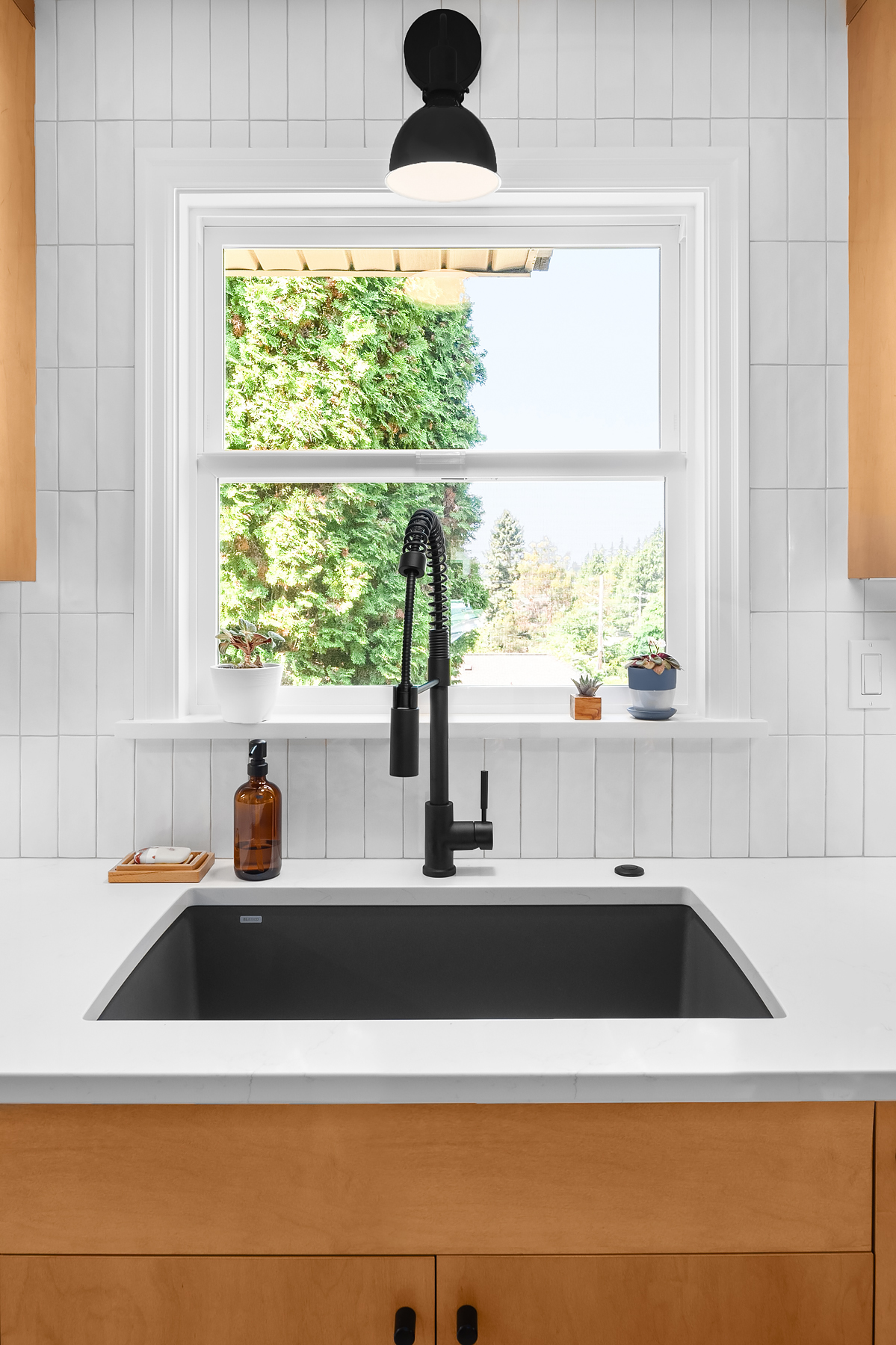 IHR.Seattle.Kitchen.Remodel.black.sink.fixtures.white.WEB.7.2022 IHR.Seattle.Kitchen.Remodel.black.sink.fixtures.white.WEB.7.2022