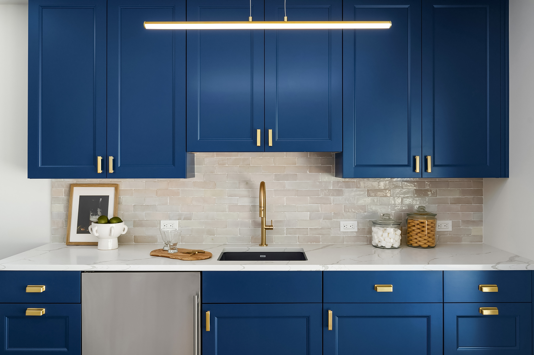 Modern 2020s Kitchen Remodel in Seattle, WA by Innovative Home Renovations (Design Build) project photo 2