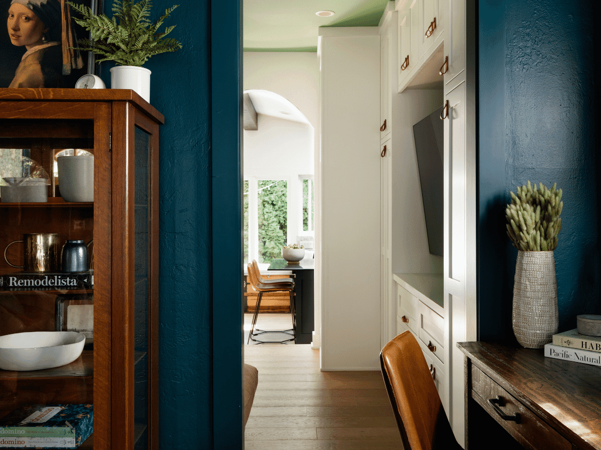 Remodeling Your Kitchen with Blue Walls